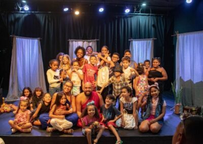 Apresentação do espetáculo: Entre Letras Encantados